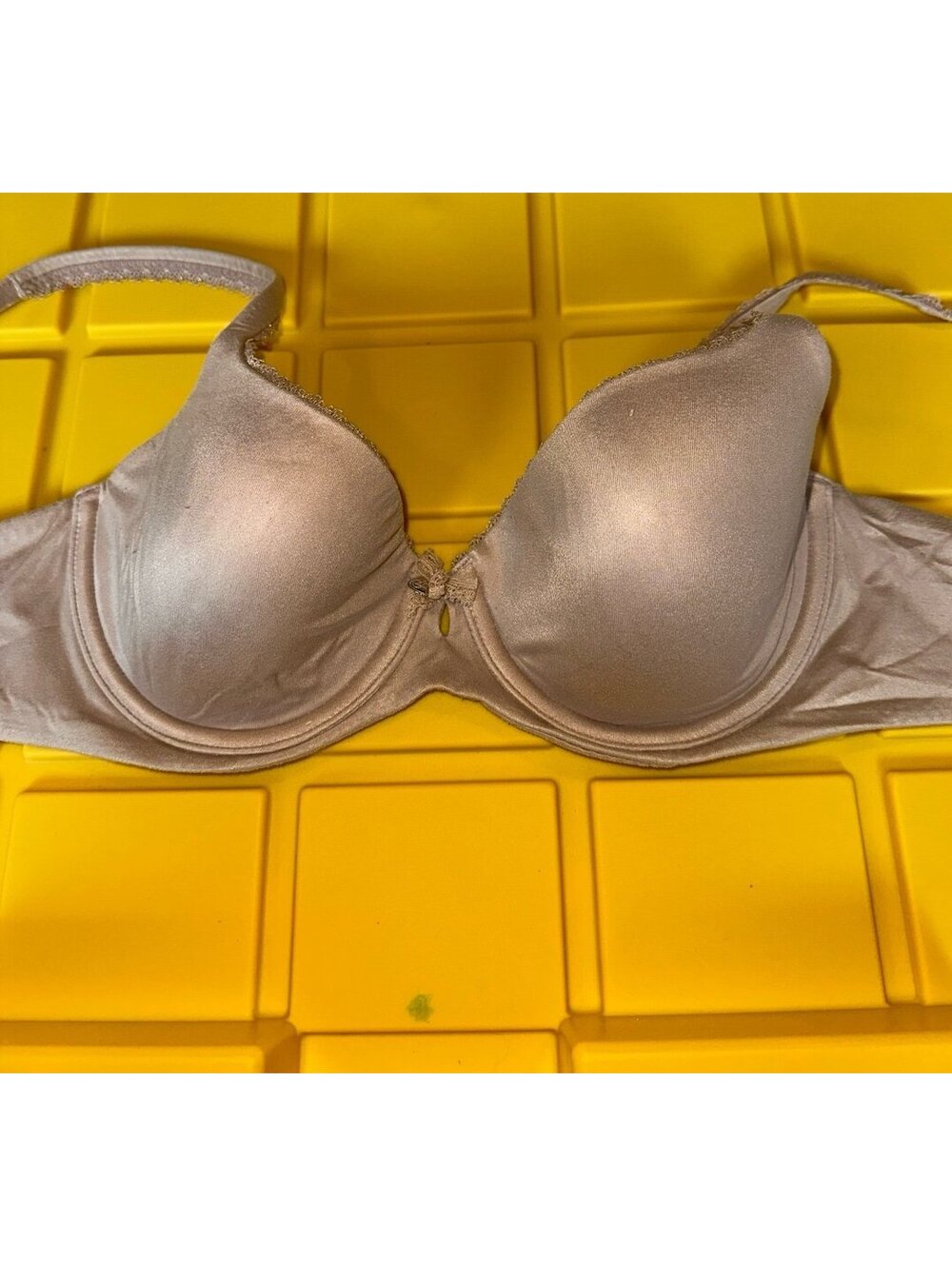 Victoria’s Secret body by Victoria lined Demi bra size 36 B